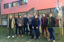 Mehrere Personen stehen nebeneinander