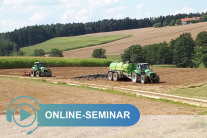 Traktoren mit Güllefass und Pflug auf einem Feld, Schriftzug Online-Seminar